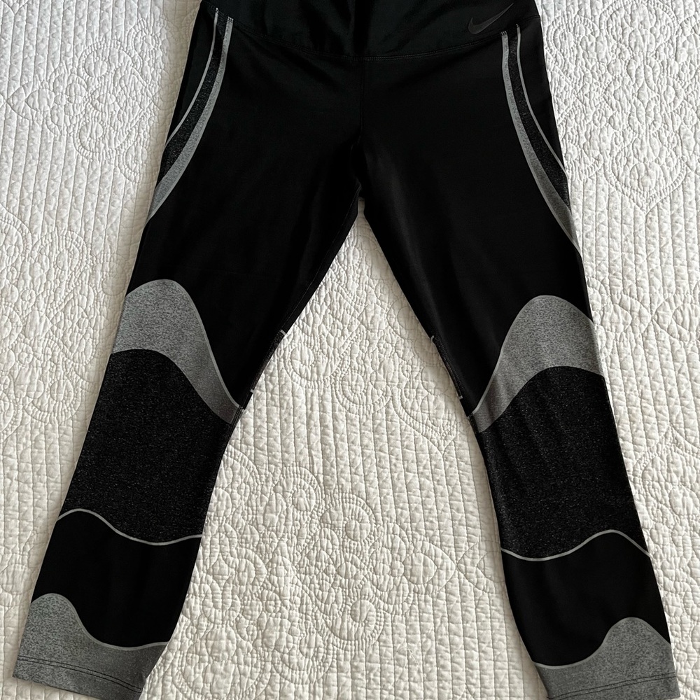 Women’s Nike zonal strength legging